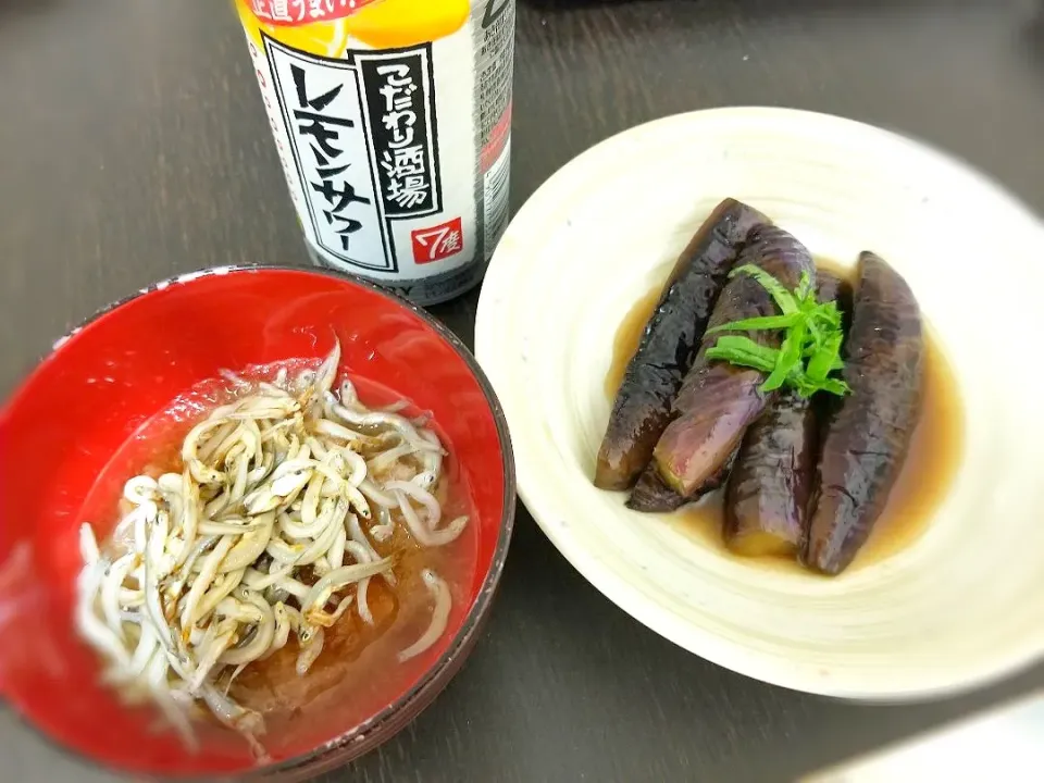 〆のしらす丼の前に、しらすおろしとナスの煮浸し♪|ひろすけさん