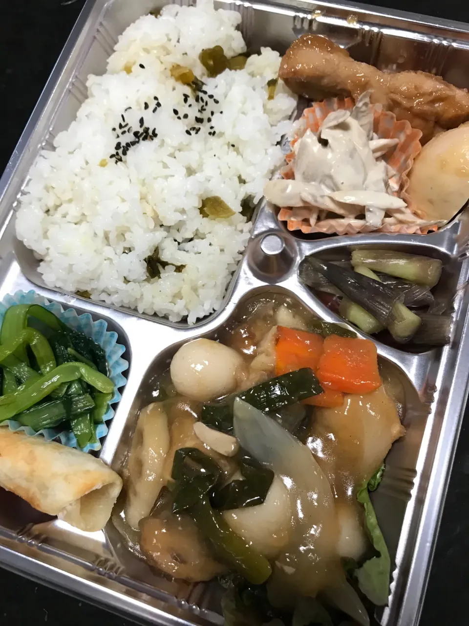 Snapdishの料理写真:日替りお弁当　お魚の甘酢あんと高菜ごはん|saturnさん