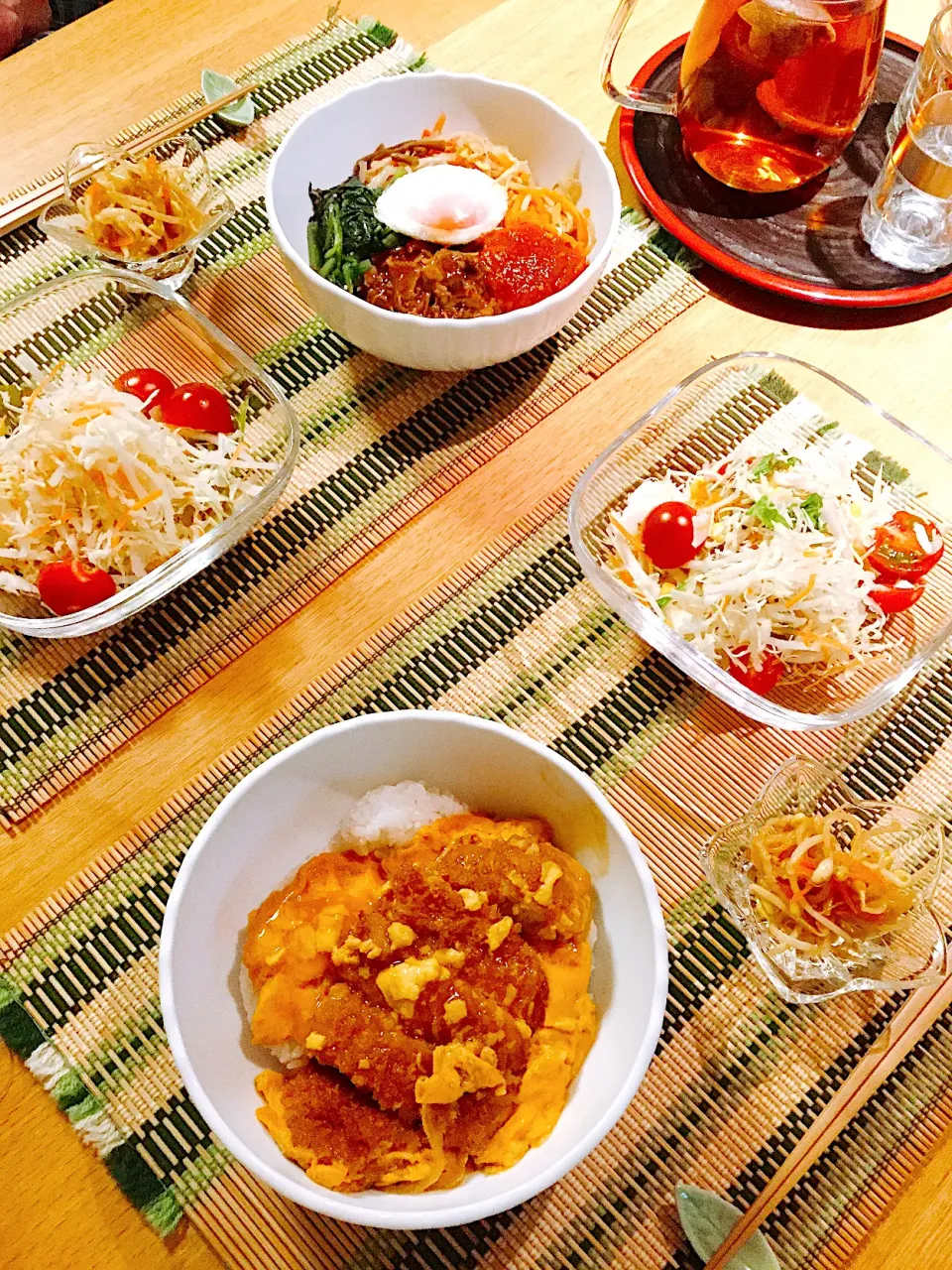 Snapdishの料理写真:コンビニお弁当カツ丼&ビビンバ丼、あるもの|papinさん