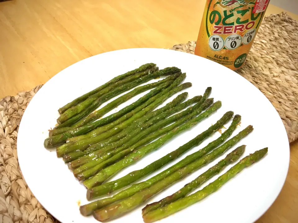 お肉から出た油で煮たアスパラ|gomanmaさん