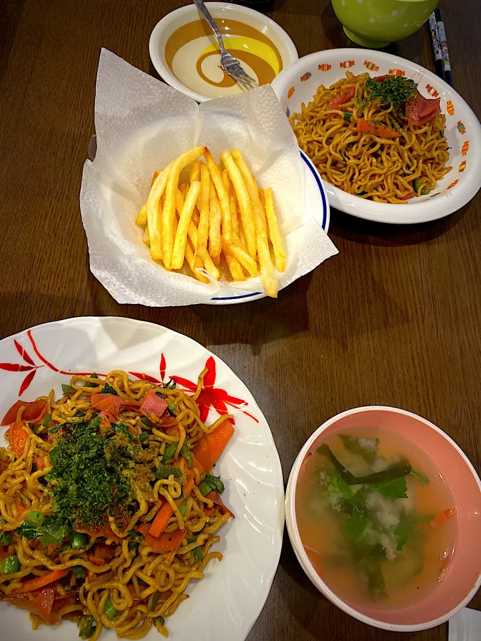 豚肉と野菜の焼きそば　フライドポテト　宮内菜と干し海老のスープ|ch＊K*∀o(^^*)♪さん