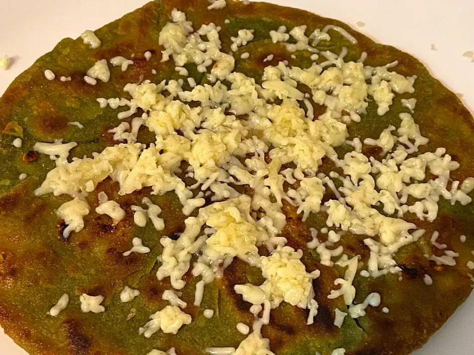 Snapdishの料理写真:palak cheese parantha|Deepa Tiwariさん