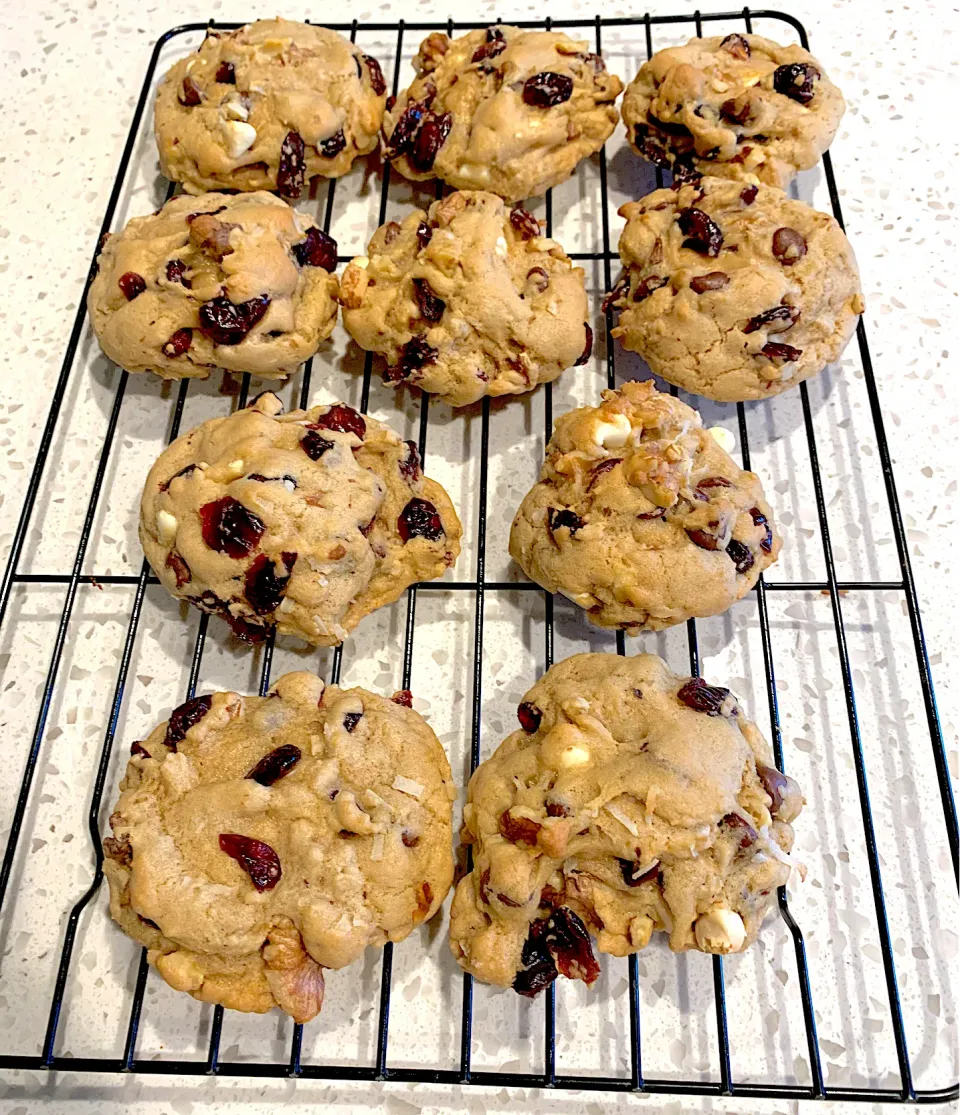 Thick & Chunky white & chocolate cranberry walnut coconut cookies|🌺IAnneさん