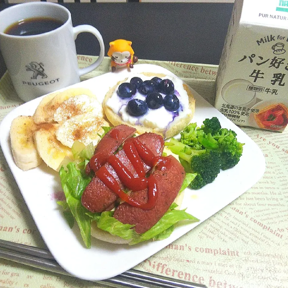 朝ごはん☕️🍞🌄|いかぴさん