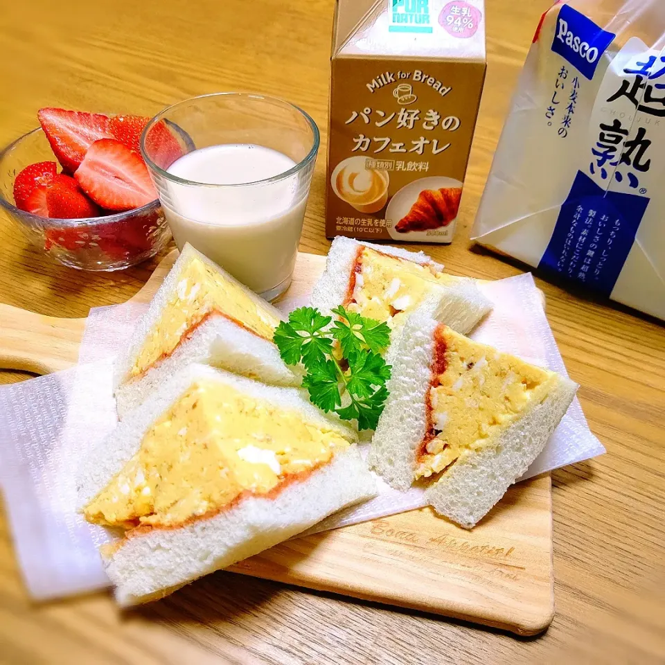 『パン好きのカフェオレでコロナの玉子サンド朝ごはん』|seri-chanさん