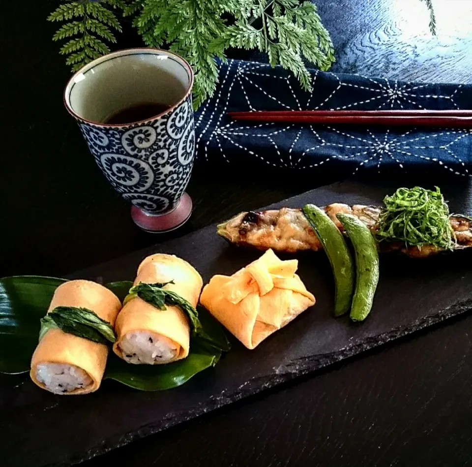 Snapdishの料理写真:茄子のネギ味噌チーズ焼きと薄焼きたまごのクルクル🌀|瑞さん