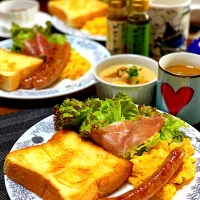 Snapdishの料理写真:乃が美のパンで朝ごはん