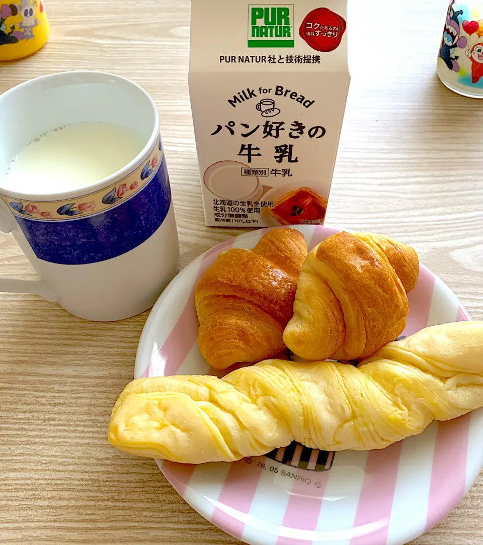 Snapdishの料理写真:パンと牛乳のマリアージュ♪|このみんさん