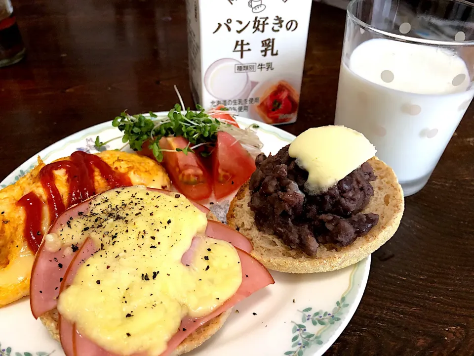 あんバターにはやっぱり牛乳🥛|さんだーさん