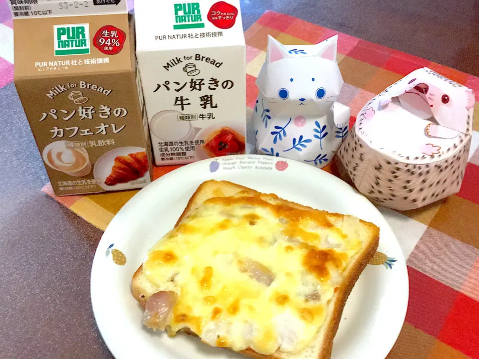 パン好きの牛乳とチーズたっぷりのピザ風トースト|るるうささん