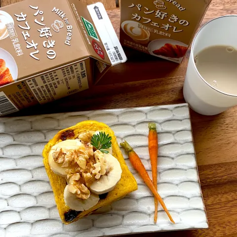 「カネカ / パン好きの牛乳500ml」を使ってみたSnapdishの料理・レシピ写真:人参🥕レーズンパンのバナナとクリームチーズのオープンサンド