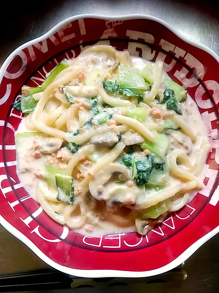 チンゲン菜とマッシュルームの鮭クリームうどん|Saorinさん