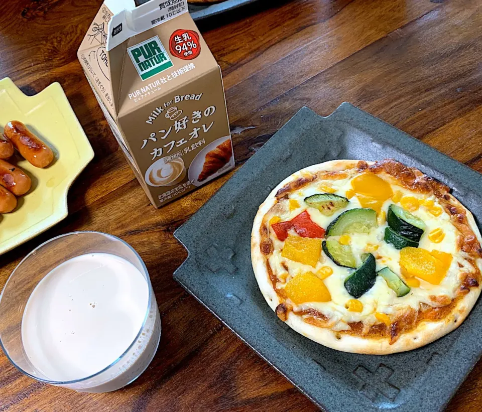 Snapdishの料理写真:ピザでパン好きのカフェオレと|みきさん