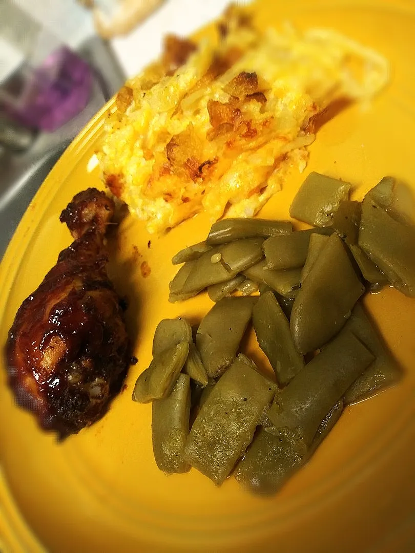 barbeque chicken, cheesy hashbrowns, italian style green beans.|Michelle Englandさん