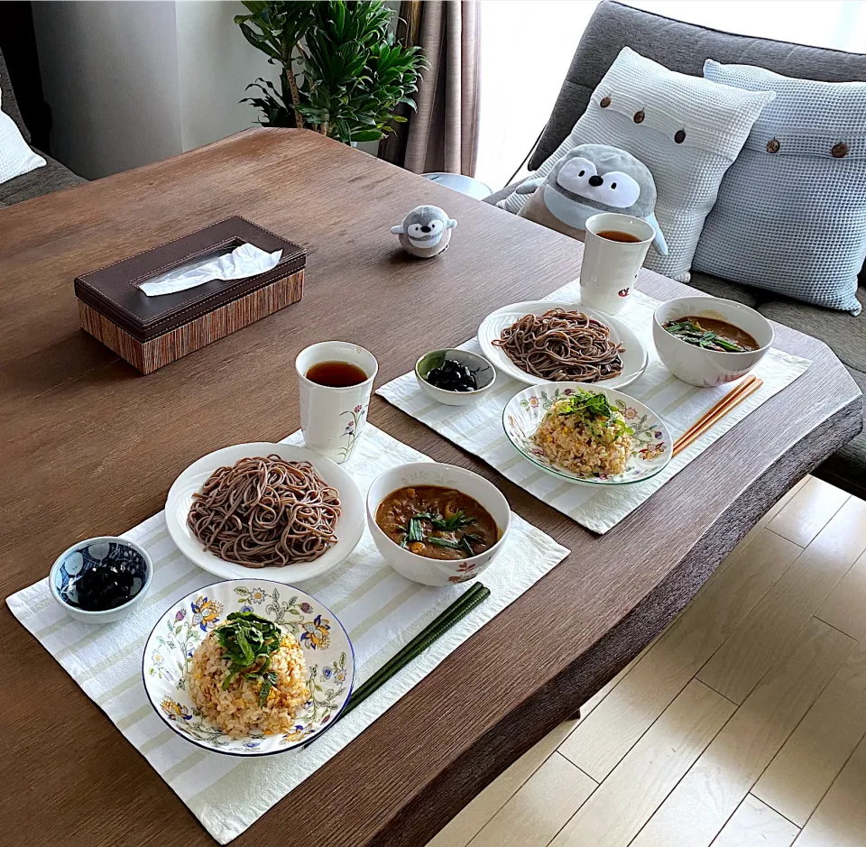 カレーつけ麺、梅じゃこ炒飯、黒豆煮、ほうじ茶|pentarouさん