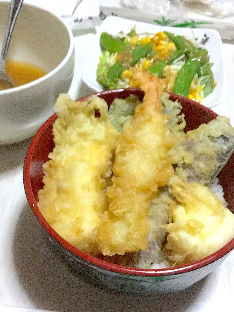 Snapdishの料理写真:天丼、お味噌汁、お手製おろしポン酢ドレッシングのサラダ|Ayaさん