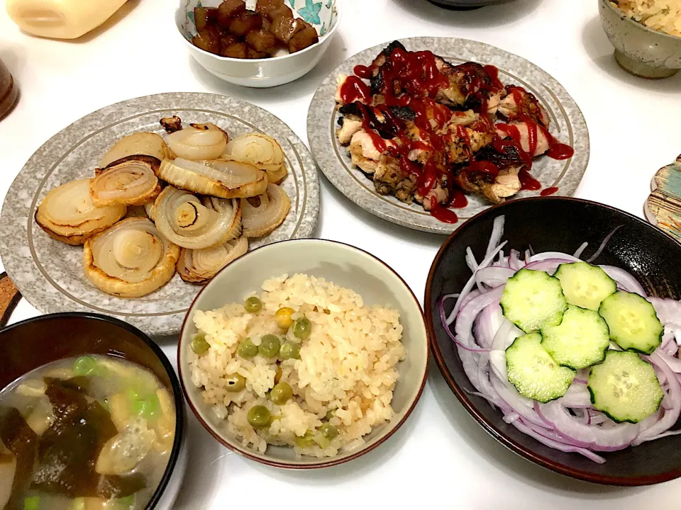 ジャークチキン　豆ご飯　赤玉サラダ　味噌汁　こんにゃくのきんぴら|まり＊さん