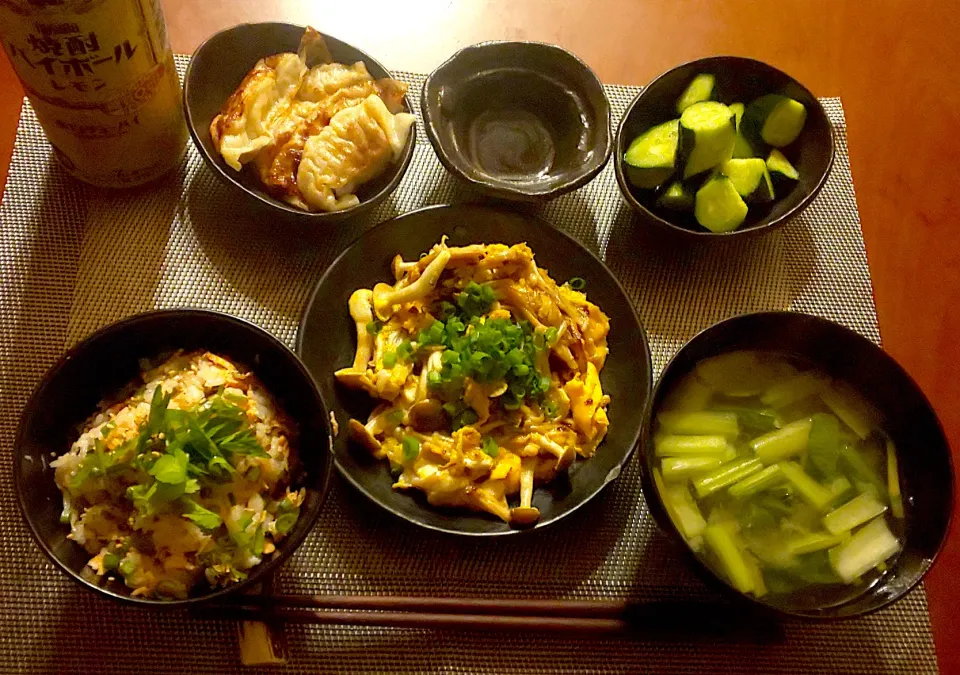 Snapdishの料理写真:Today's dinner🍴浜松餃子･胡瓜の浅漬け･きのこの卵とじ･芹と鮭の混ぜご飯･小松菜と根芹のお味噌汁|🌈Ami🍻さん