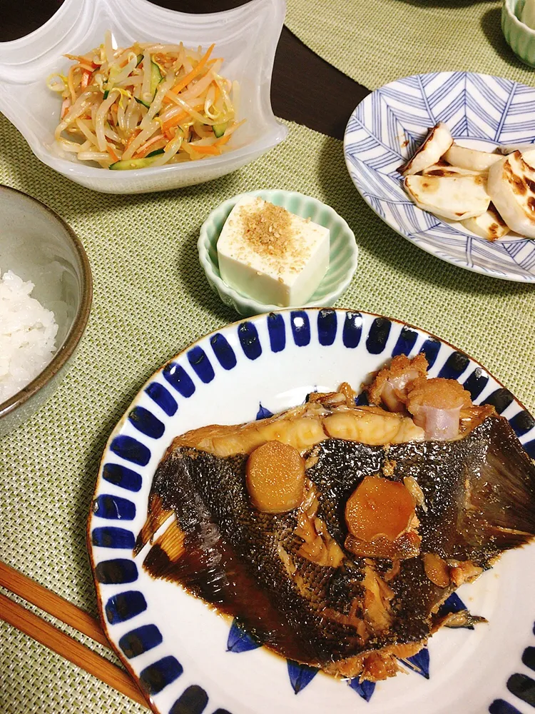 黒カレイの煮付け　中華サラダ　かぶのソテー|ちぐあささん