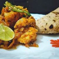 Snapdishの料理写真:Shibani Thomas's dish masala chicken with chapatti|Shibani Thomasさん