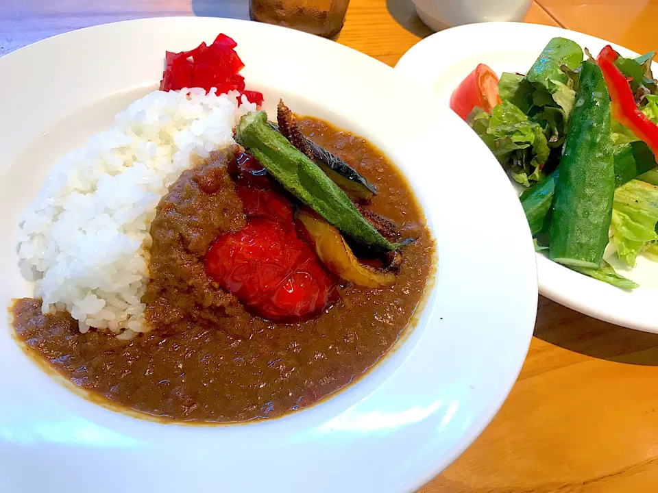 久しぶりのカフェごはん　焼き野菜カレー|Maco doxieさん