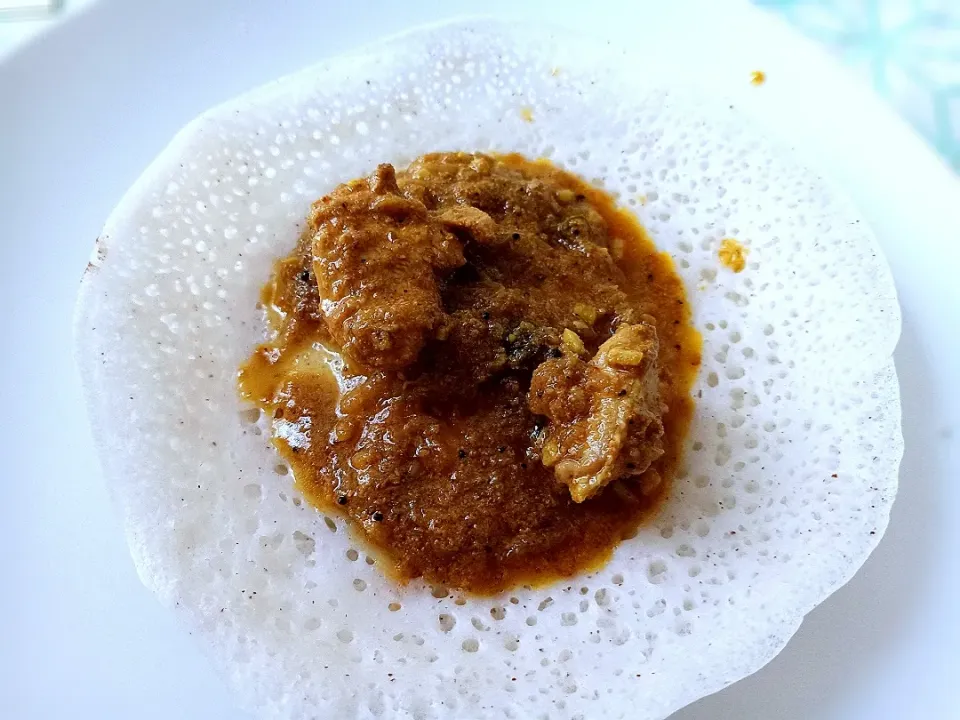 Snapdishの料理写真:Appam and Chicken curry|Shredha Sreenathさん