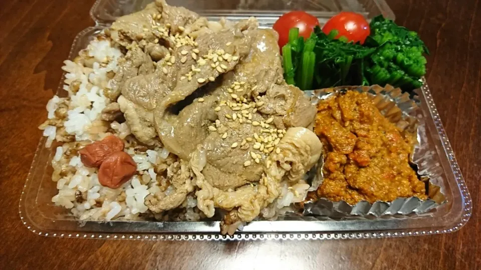 Snapdishの料理写真:豚の生姜焼きとチキンドライカレー弁当|りょーさん