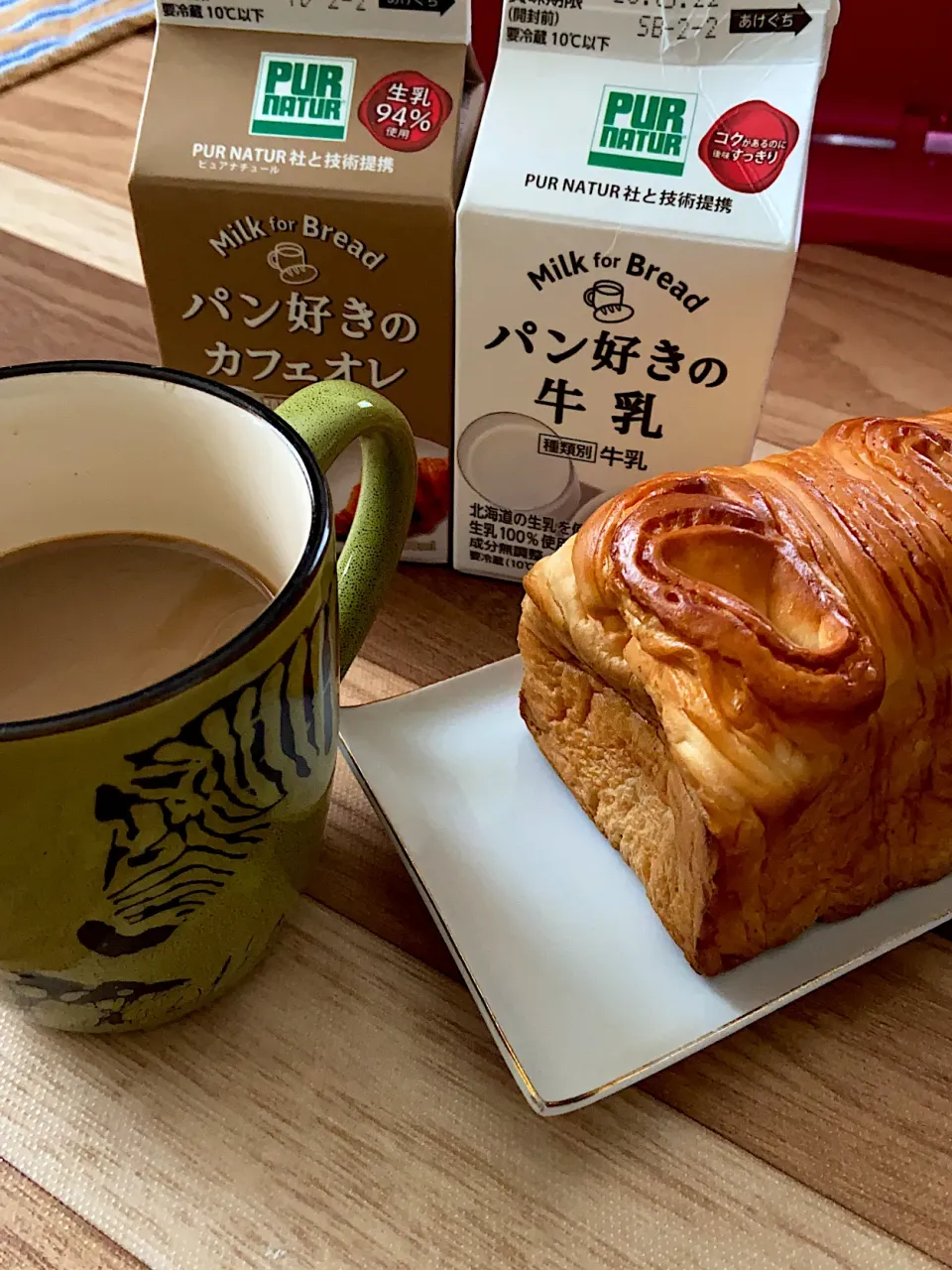 朝食　パン好きの牛乳と一緒に🐄|renharuruさん