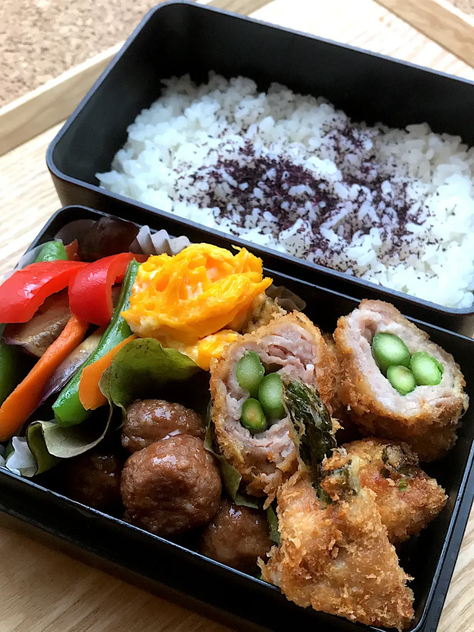 Snapdishの料理写真:アスパラの肉巻きフライ弁当|二キィさん