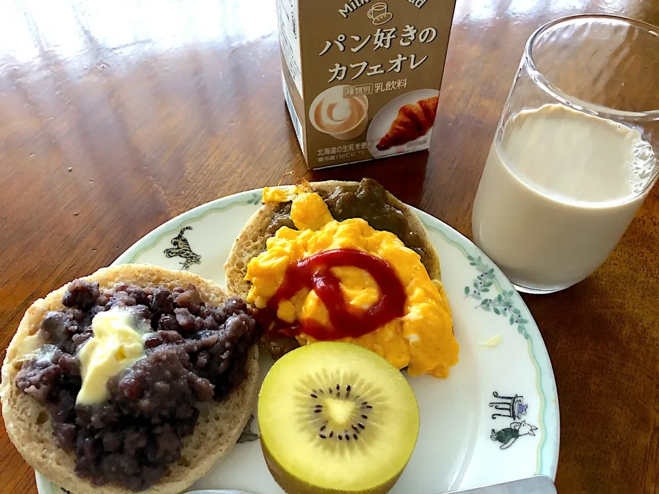 オムカレーマフィンとカフェオレ|さんだーさん