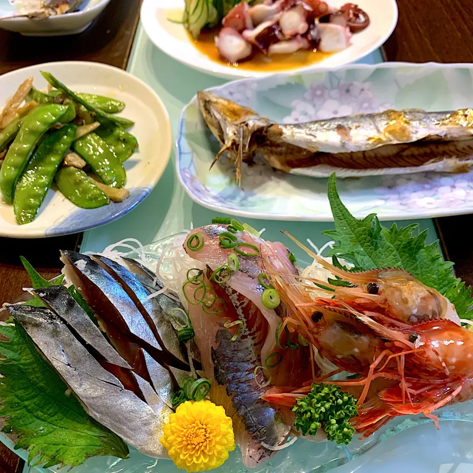 お家飯　お刺身　イワシ焼き魚　タコ酢　とり天　他|あささん