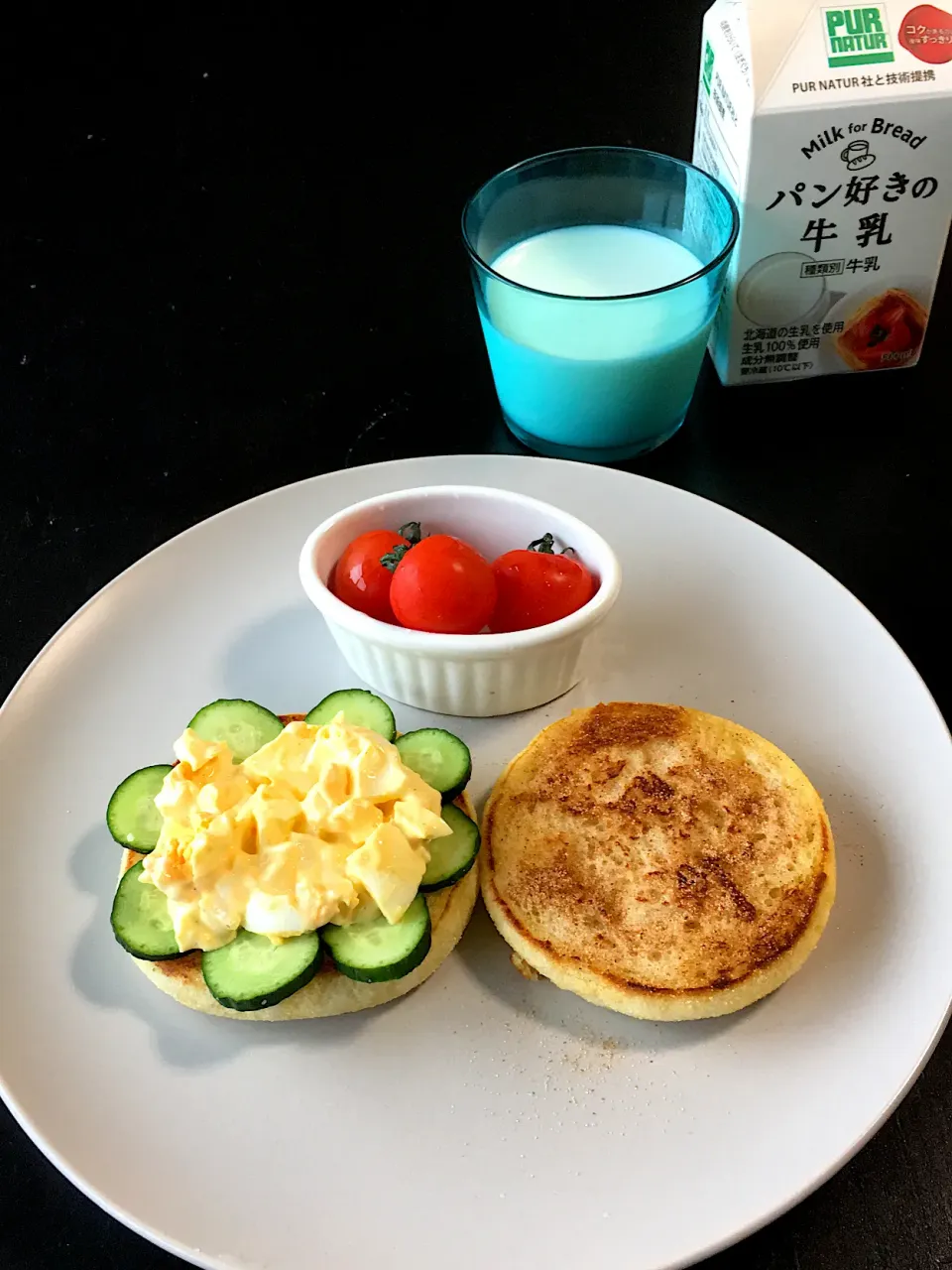 Snapdishの料理写真:発見！パンと牛乳のマリアージュ　たまごサラダパン🥚マラサダ風パン🍞|mrnさん