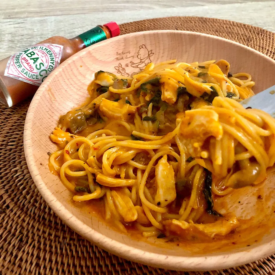 自家製サラダチキンと色々野菜の濃厚トマトチーズパスタ|ゆかｕさん