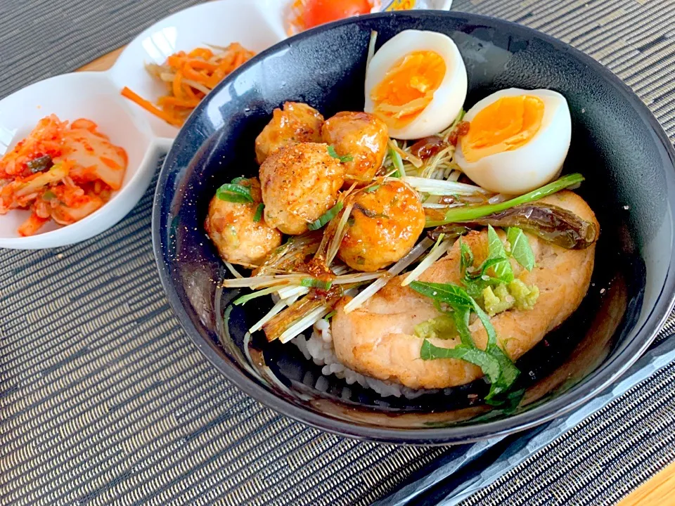 ストック食材(アオキの鶏団子、ささみ、とろろ芋、ししとう)で焼鳥丼|ochihekoさん