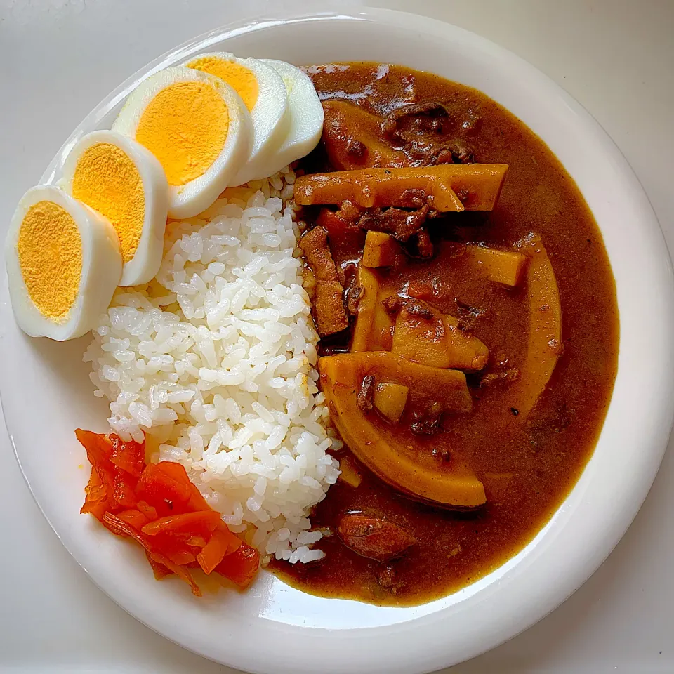 Snapdishの料理写真:今日のお昼は破竹入りカレー🎵|みほままこさん