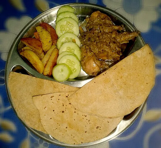 Snapdishの料理写真:#Dinner 
#Roti #frenchfries #dahichicken #salad|Arghyadeep Bhanjaさん