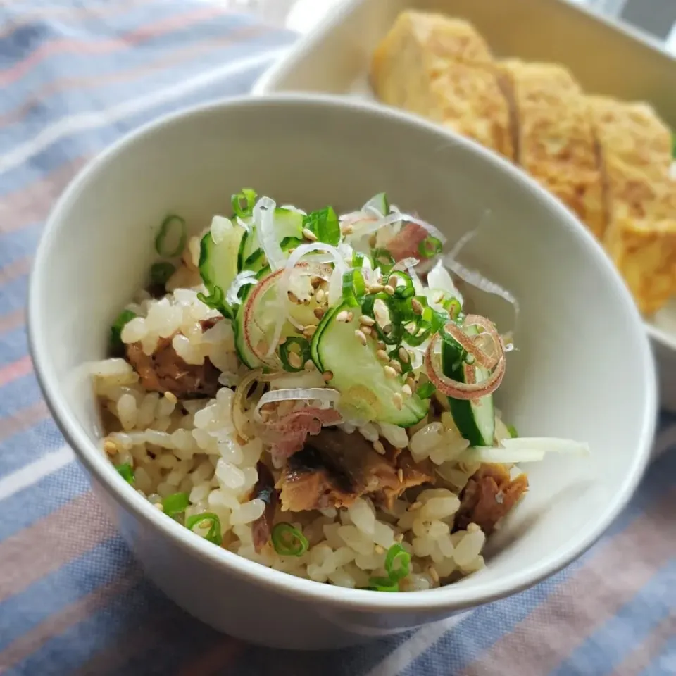 さんま味噌煮缶de薬味のっけ炊き込みご飯|mi_neneco♪さん