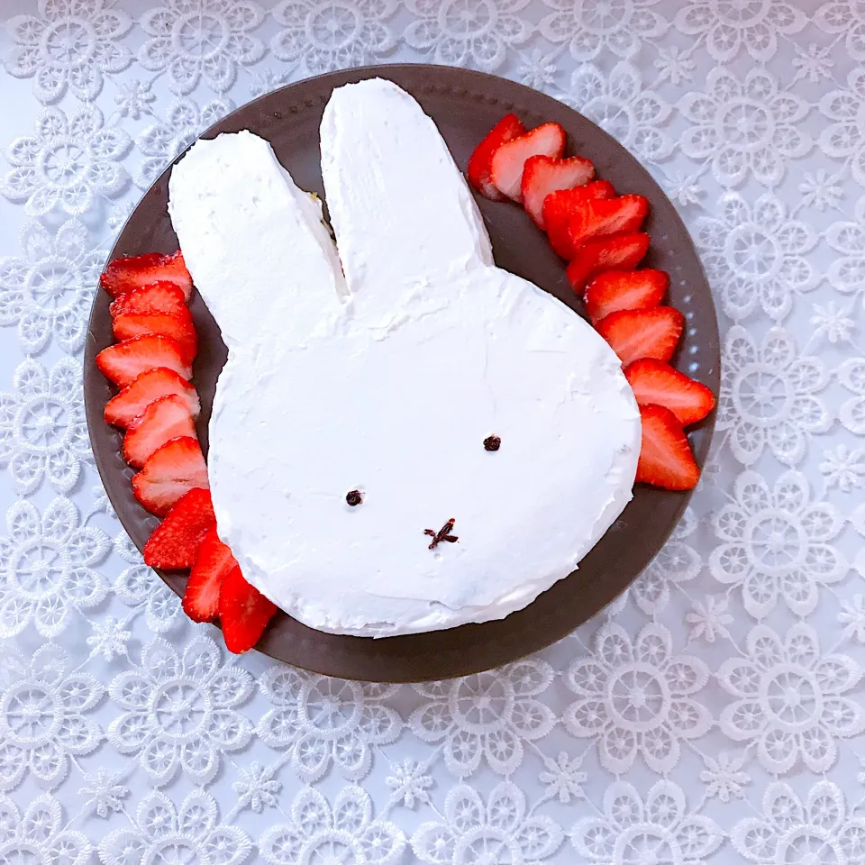 Snapdishの料理写真:うさぎさんがだいすきでたまらない
彼女に捧げるRabbitcakeꪔ̤̮ꪔ̤̮ꪔ̤̮🎂👧|めぐぐさん