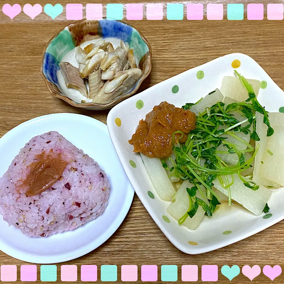 残り飯★大根と豆苗•辛みそ＆梅しそおにぎり＆ホッケ|☘️yumiko😘💕さん