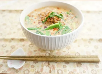 大豆のお肉としらたきのにら担々麺風|ちいさなしあわせキッチンさん