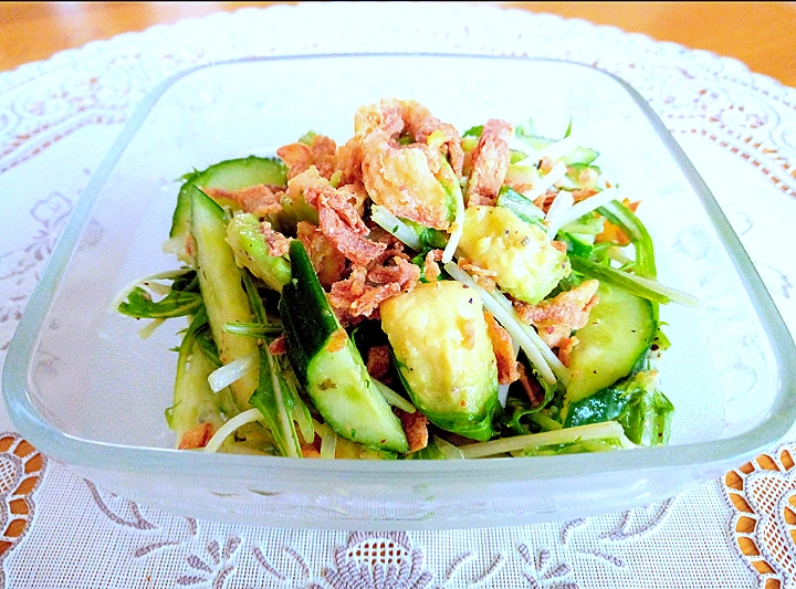 簡単サラダ
キューピー
パウダードレッシング使用
フライドオニオンがけサラダ
水菜と胡瓜とアボカド