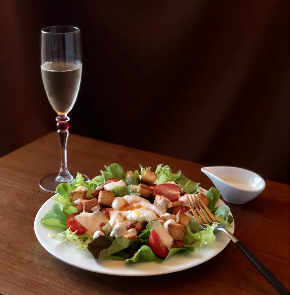 Snapdishの料理写真:ヨーグルトとオリーブオイルのドレッシングでシーザーサラダ🥗　　　　　　　　Caesar salad with yogurt dressing|マユマユさん