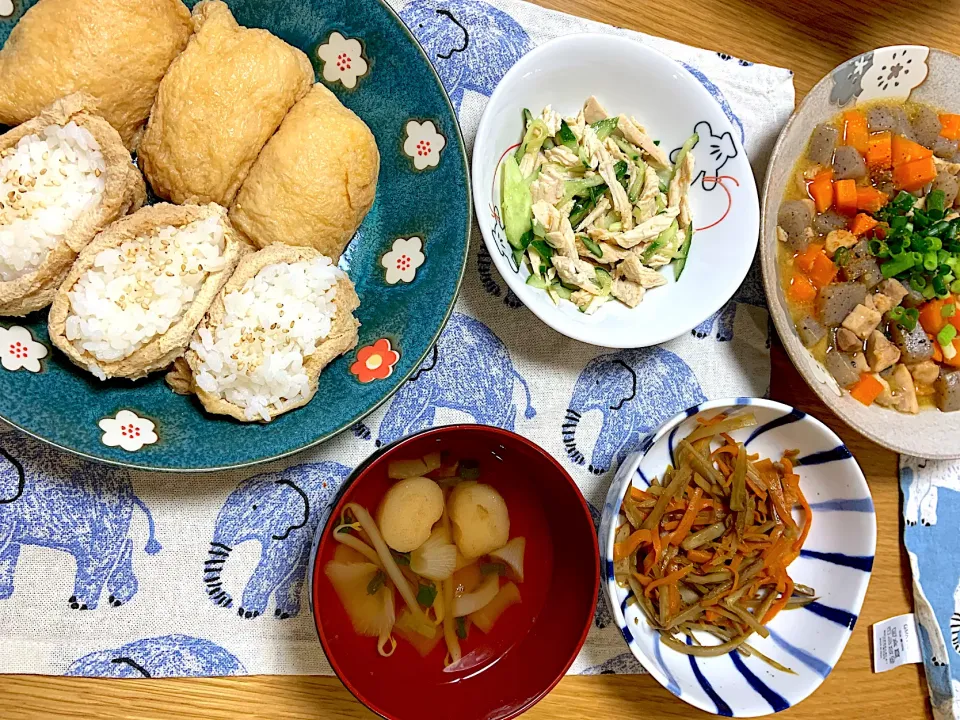 いなり寿司＊きゅうりとササミの梅和え＊きんぴら＊鶏肉の味噌煮＊すまし汁|maiさん