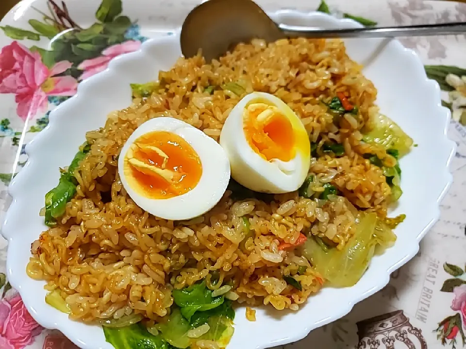 Snapdishの料理写真:辛ラーメンレタス炒飯‼️|aiさん