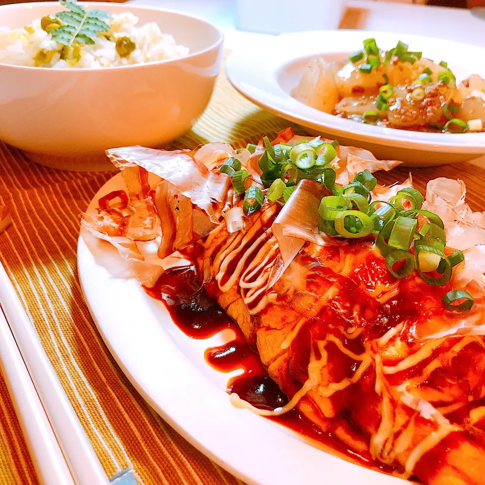 とん平焼きとエンドウ豆ご飯。大根のそぼろあんかけ。今日は子供達のリクエスト三品♪|JAMさん