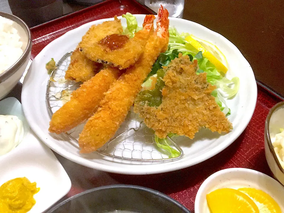 ミックスフライ定食😊|ちゃびきゅさん