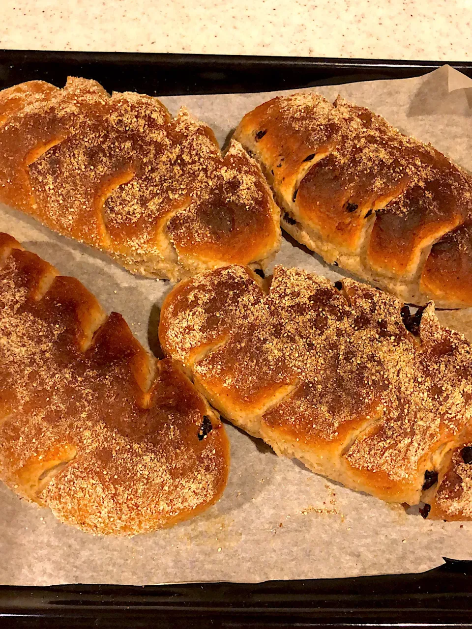 久しぶりに作ったドライカレンズ入りライ麦パン🥖温度調整ミスったかなぁ💦|いっちさん