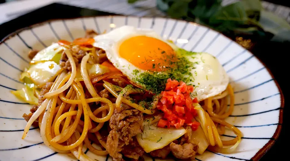 Snapdishの料理写真:【スパゲティで焼きそば】焼きそば麺無い‼️でも焼きそば食べたい時‼️あるある🤣‼️|ヨッチャンさん