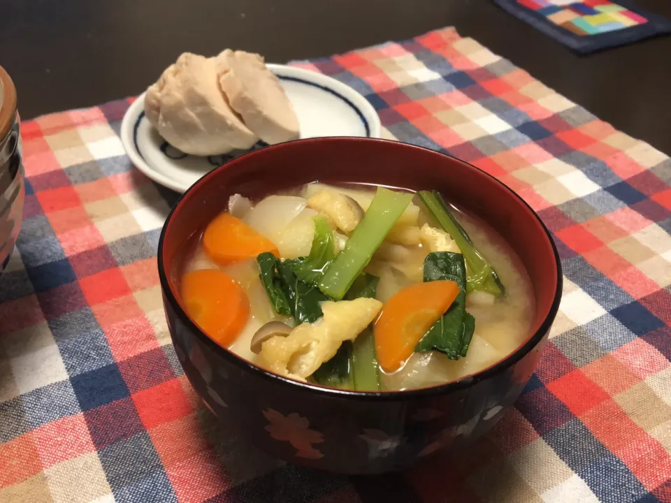 Snapdishの料理写真:野菜たっぷりお味噌汁|Misako Kojimaさん