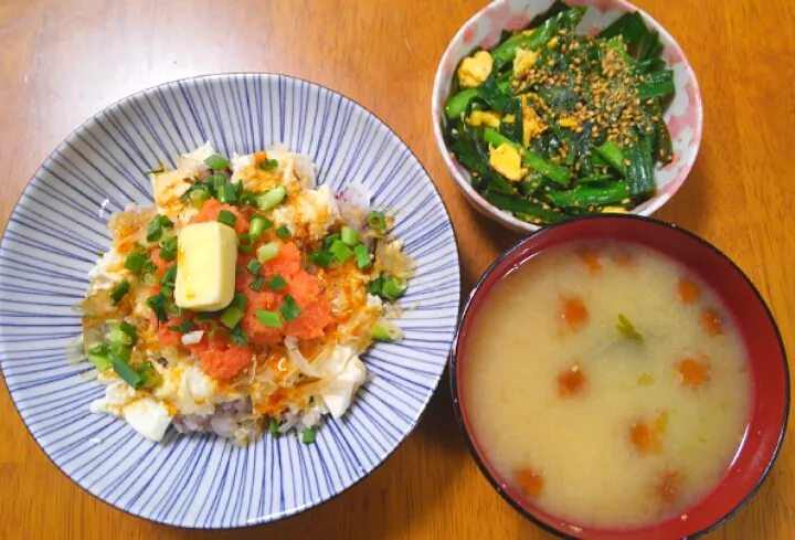 ５月１９日　めんたい豆腐丼　ニラと卵の酢醤油和え　なめことわかめのお味噌汁|いもこ。さん